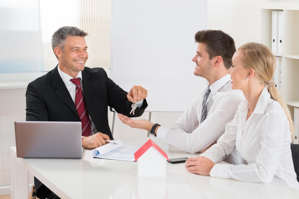 4074 - Real Estate Lawyer